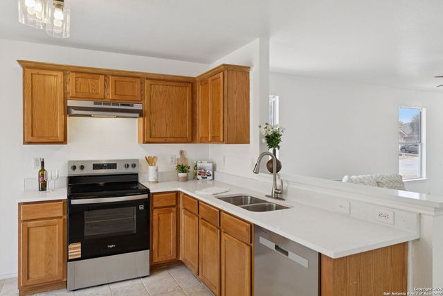 9823 Autumn Pl, Converse, TX 78109