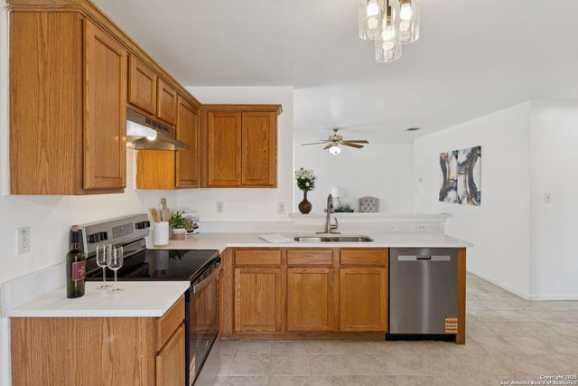 9823 Autumn Pl, Converse, TX 78109