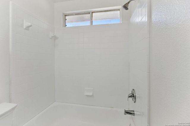 9823 Autumn Pl, Converse, TX 78109