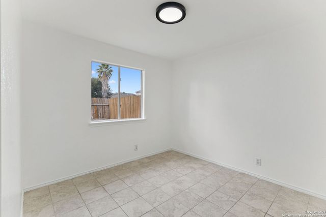 9823 Autumn Pl, Converse, TX 78109