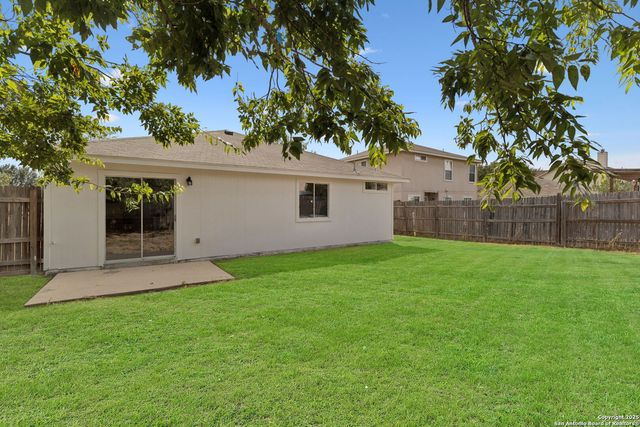9823 Autumn Pl, Converse, TX 78109