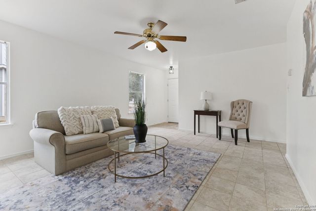9823 Autumn Pl, Converse, TX 78109