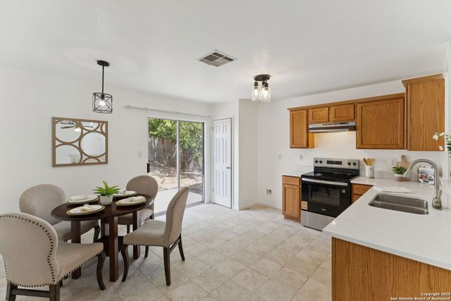 9823 Autumn Pl, Converse, TX 78109