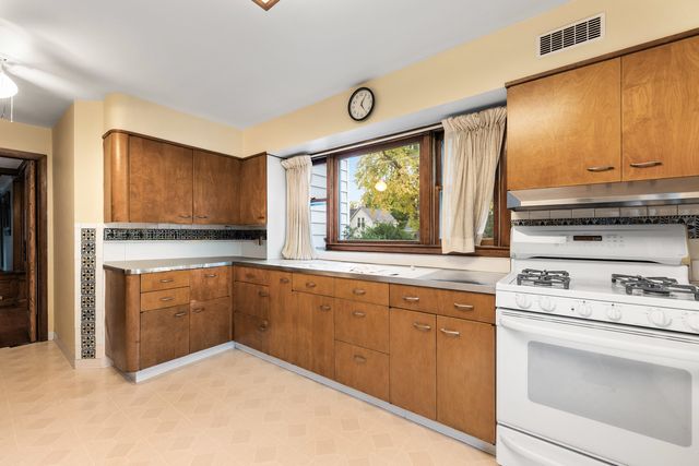 612 N 5th Street, Dekalb, IL 60115