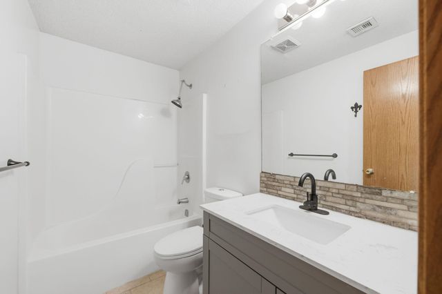 414 S Stoney Point Cir, Wichita, KS 67209