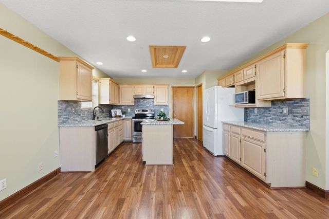 414 S Stoney Point Cir, Wichita, KS 67209