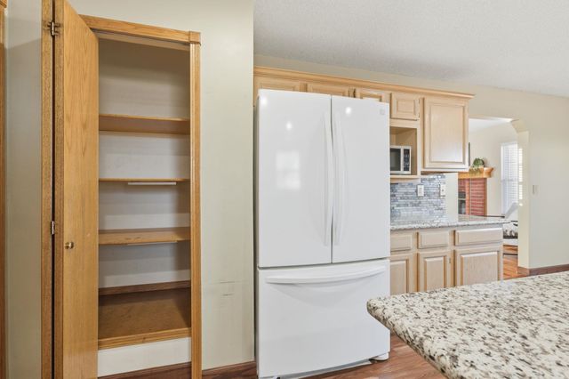 414 S Stoney Point Cir, Wichita, KS 67209