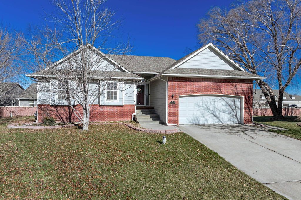 414 S Stoney Point Cir, Wichita, KS 67209