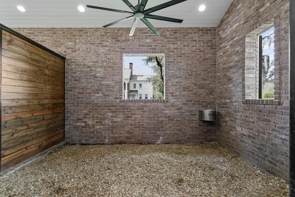 Image 12 of property listing at 10101 TARPON SPRINGS ROAD, Odessa, FL 33556