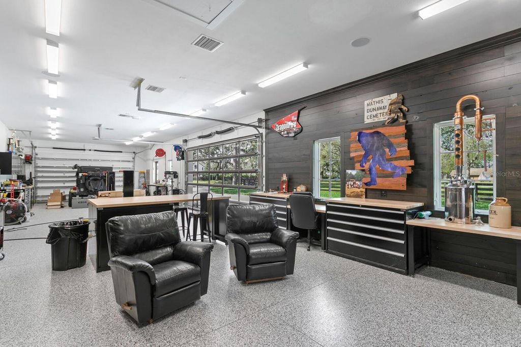 Image 16 of property listing at 10101 TARPON SPRINGS ROAD, Odessa, FL 33556