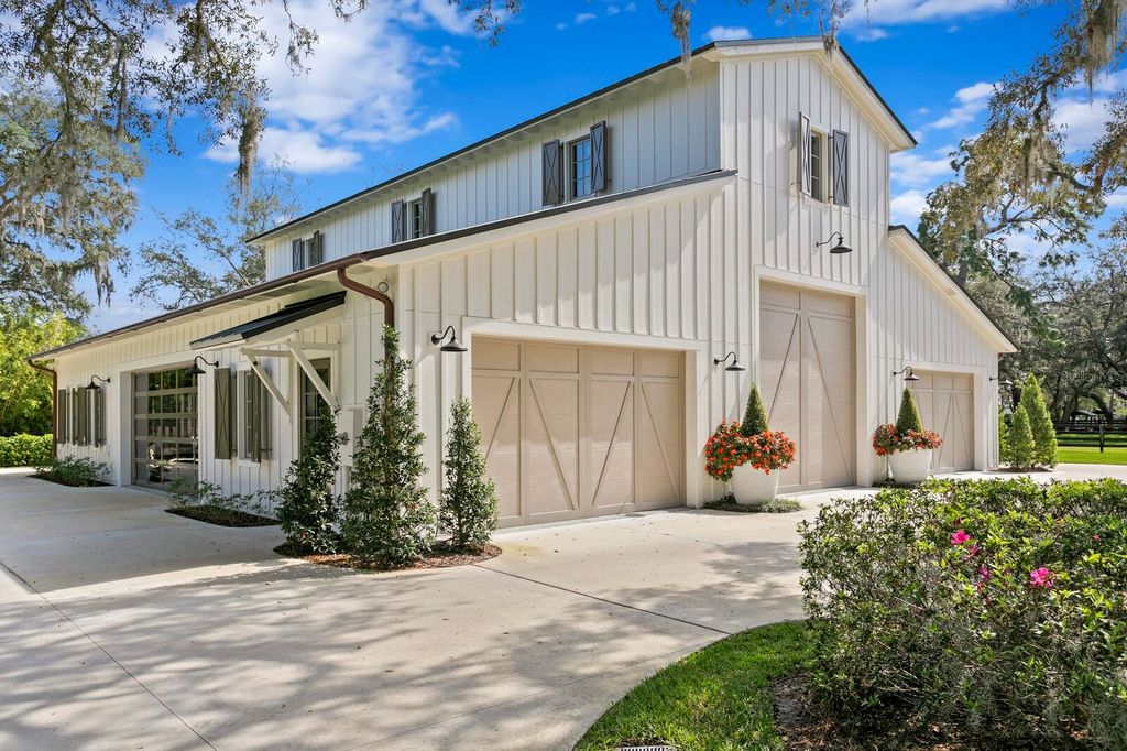 Image 18 of property listing at 10101 TARPON SPRINGS ROAD, Odessa, FL 33556