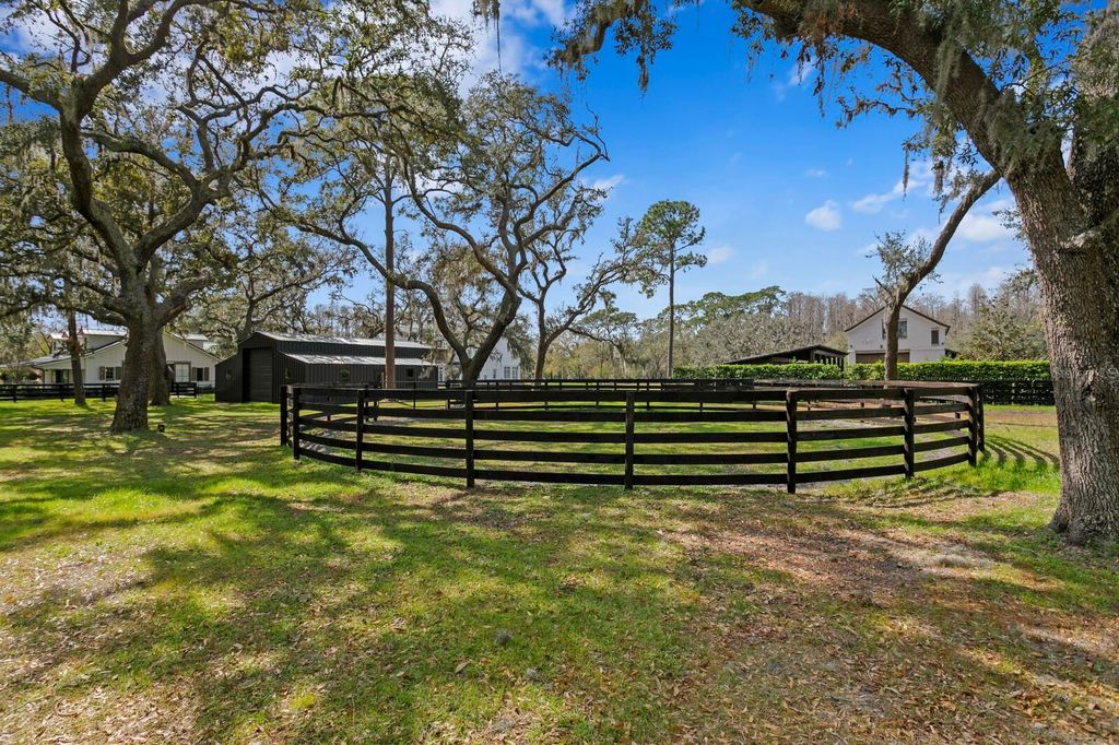 Image 26 of property listing at 10101 TARPON SPRINGS ROAD, Odessa, FL 33556