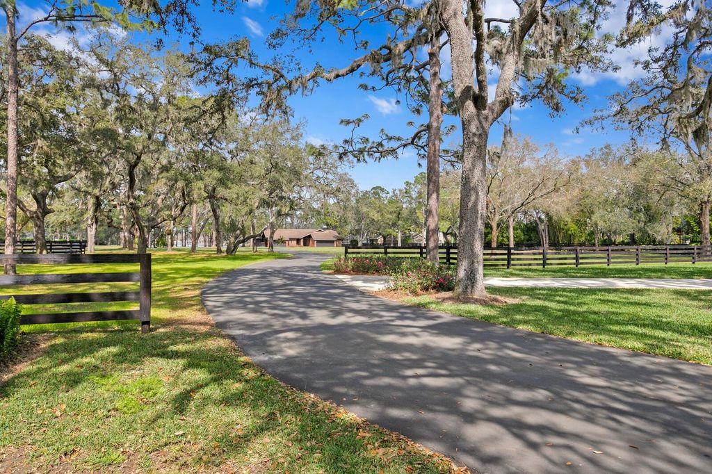 Image 38 of property listing at 10101 TARPON SPRINGS ROAD, Odessa, FL 33556