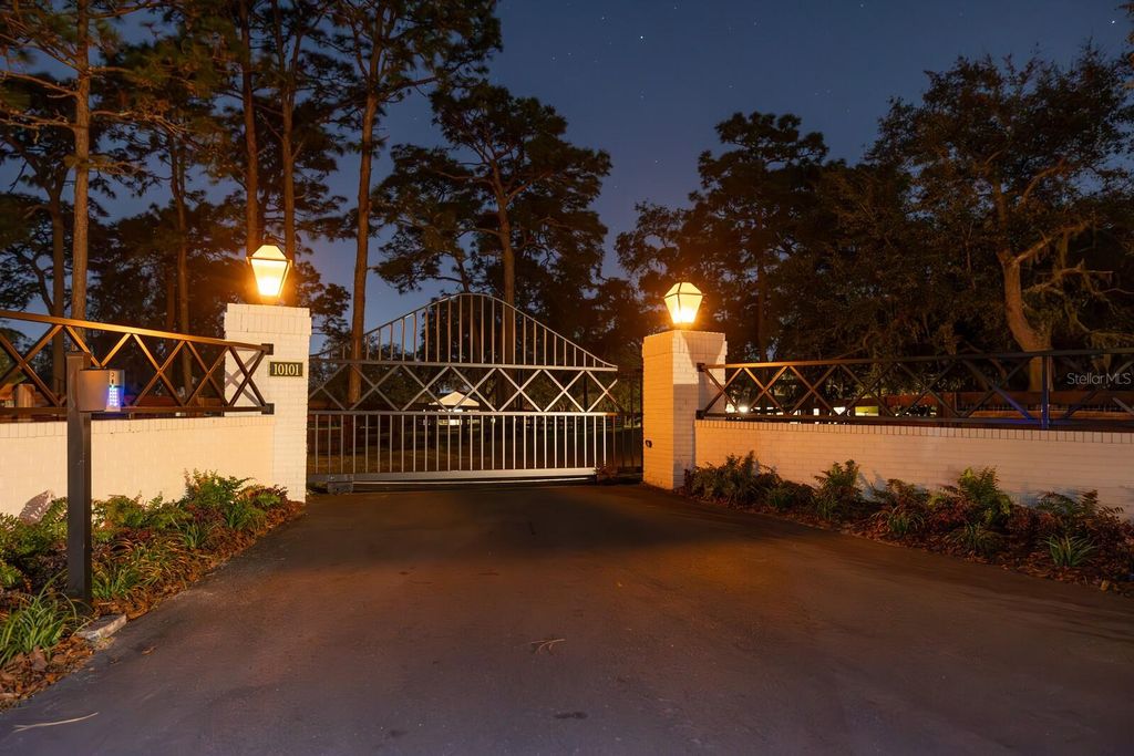 Image 48 of property listing at 10101 TARPON SPRINGS ROAD, Odessa, FL 33556