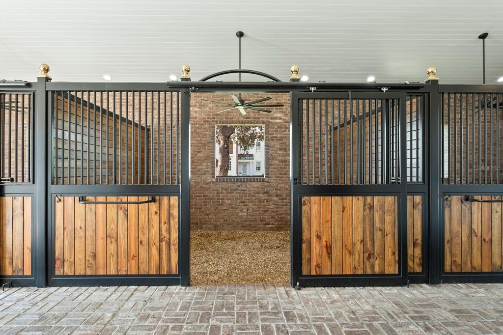 Image 8 of property listing at 10101 TARPON SPRINGS ROAD, Odessa, FL 33556