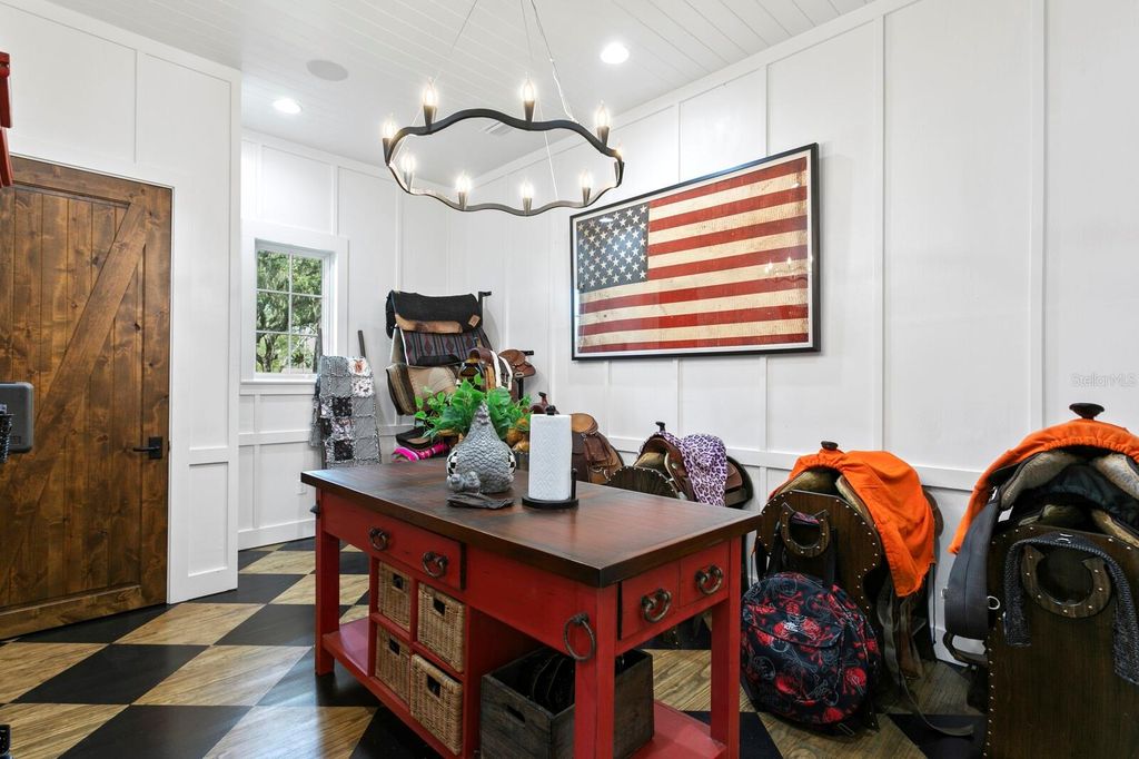 Image 10 of property listing at 10101 TARPON SPRINGS ROAD, Odessa, FL 33556