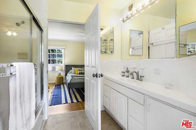 650 LORNA Lane, Los Angeles, CA 90049