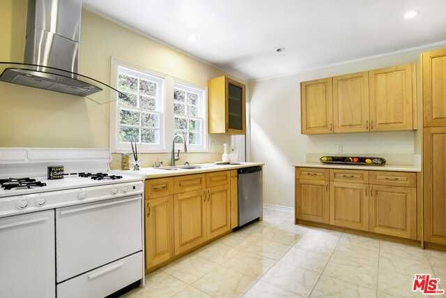 650 LORNA Lane, Los Angeles, CA 90049