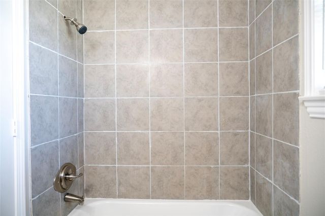 5502 Elm Tree Drive, Houston, TX 77048