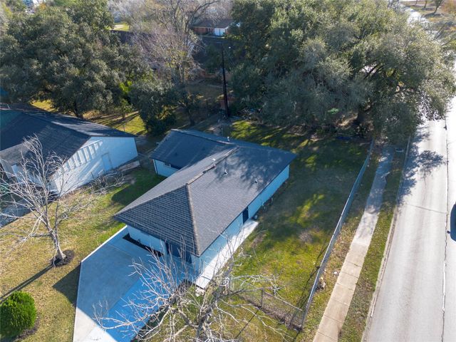 5502 Elm Tree Drive, Houston, TX 77048
