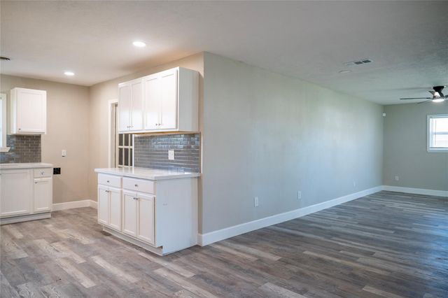 5502 Elm Tree Drive, Houston, TX 77048