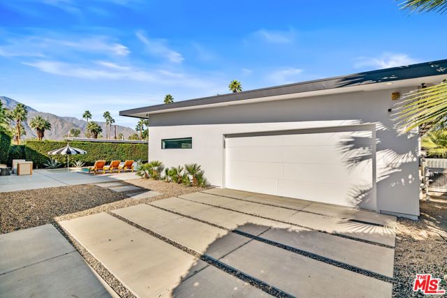 2070 E Park Drive, Palm Springs, CA 92262