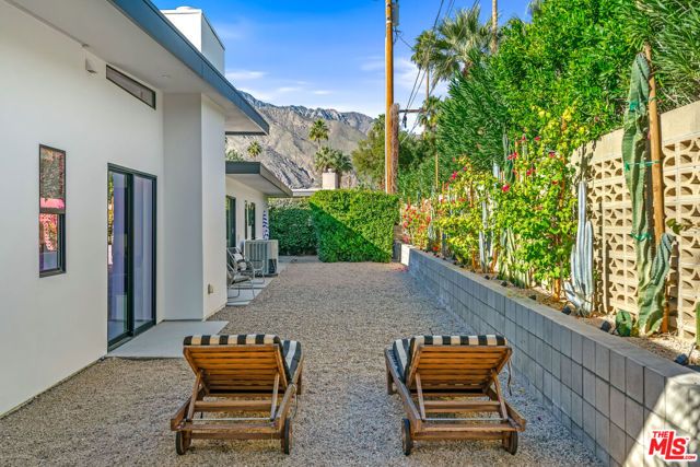 2070 E Park Drive, Palm Springs, CA 92262