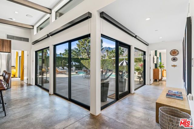 2070 E Park Drive, Palm Springs, CA 92262