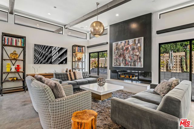 2070 E Park Drive, Palm Springs, CA 92262