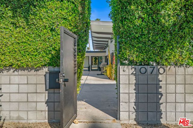 2070 E Park Drive, Palm Springs, CA 92262