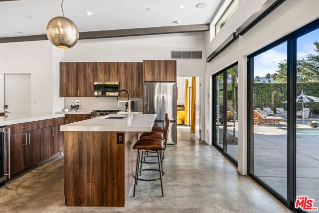 2070 E Park Drive, Palm Springs, CA 92262