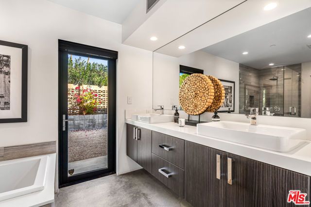 2070 E Park Drive, Palm Springs, CA 92262