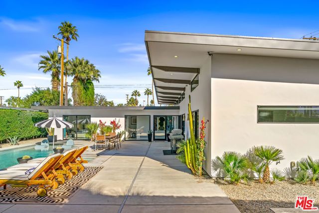 2070 E Park Drive, Palm Springs, CA 92262