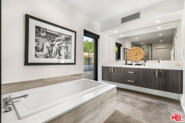 2070 E Park Drive, Palm Springs, CA 92262