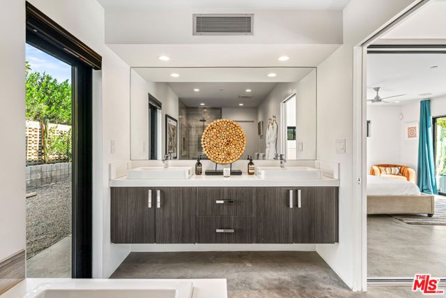 2070 E Park Drive, Palm Springs, CA 92262