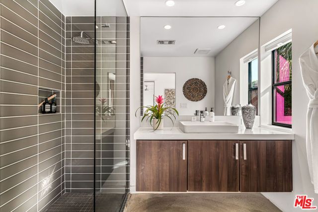 2070 E Park Drive, Palm Springs, CA 92262