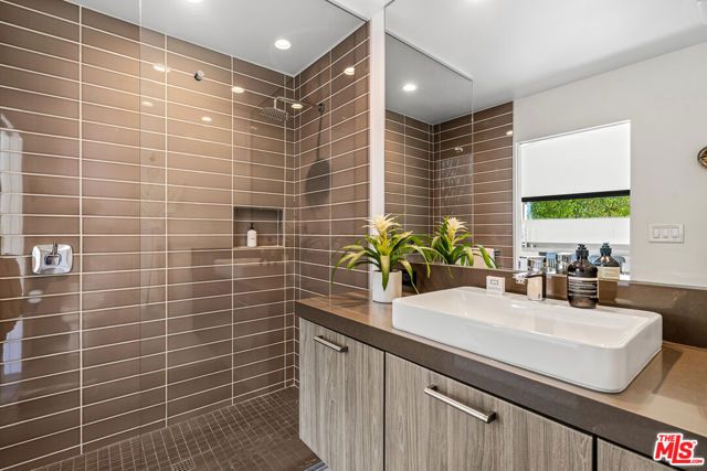 2070 E Park Drive, Palm Springs, CA 92262