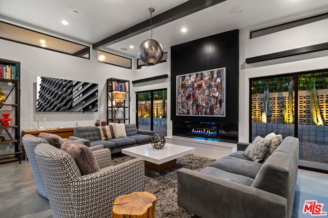2070 E Park Drive, Palm Springs, CA 92262