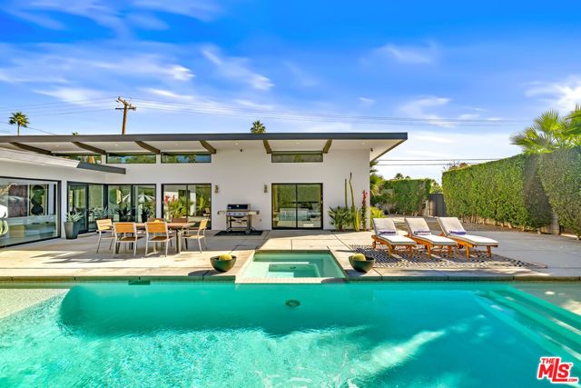 2070 E Park Drive, Palm Springs, CA 92262