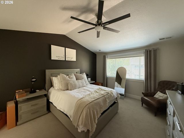 15397 Se PIONEER Dr, Clackamas, OR 97015