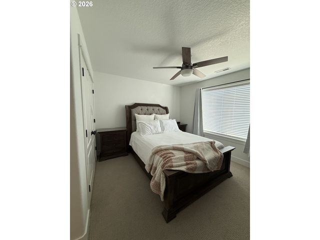 15397 Se PIONEER Dr, Clackamas, OR 97015