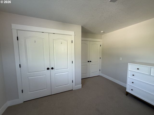 15397 Se PIONEER Dr, Clackamas, OR 97015