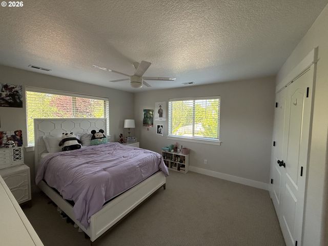 15397 Se PIONEER Dr, Clackamas, OR 97015