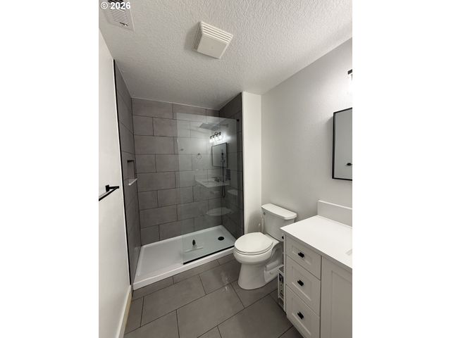 15397 Se PIONEER Dr, Clackamas, OR 97015