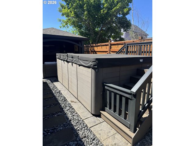 15397 Se PIONEER Dr, Clackamas, OR 97015