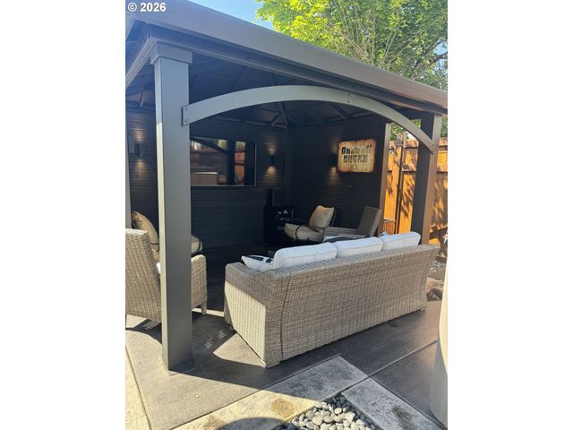15397 Se PIONEER Dr, Clackamas, OR 97015