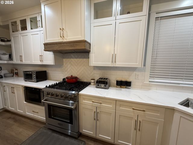 15397 Se PIONEER Dr, Clackamas, OR 97015