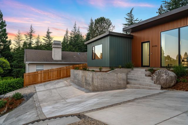11150 Sunrise Ridge Cir, Auburn, CA 95603