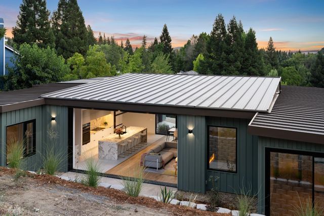 11150 Sunrise Ridge Cir, Auburn, CA 95603