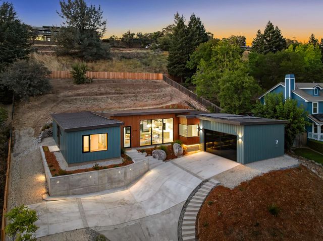 11150 Sunrise Ridge Cir, Auburn, CA 95603
